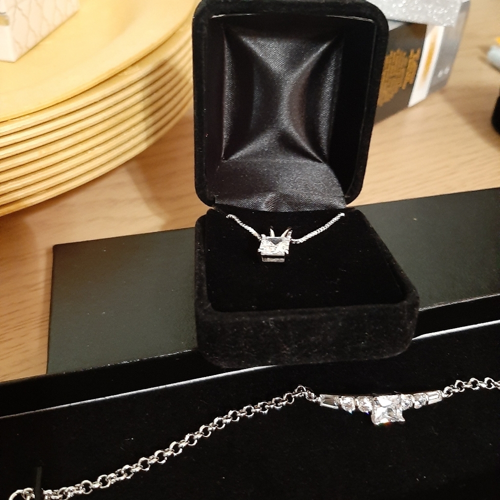 Cubic zerconia necklace & bracelet set